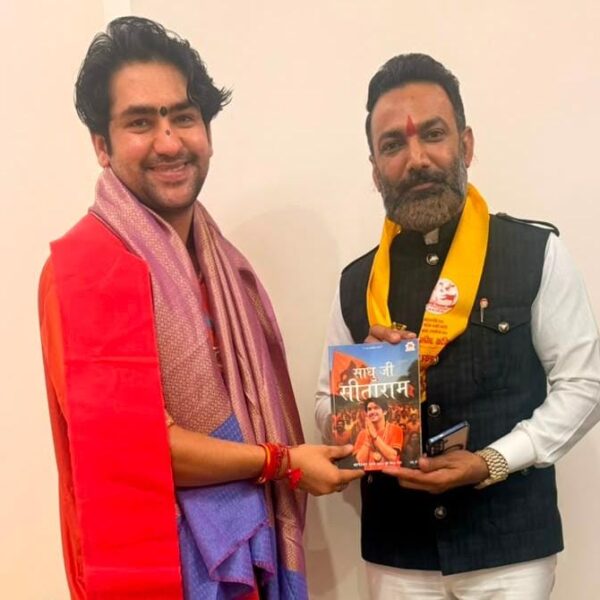 वीरेन्द्र सिंह तोमर से बागेश्वर धाम सरकार ने कहा : छत्तीसगढ़िया सबले बढिया !!