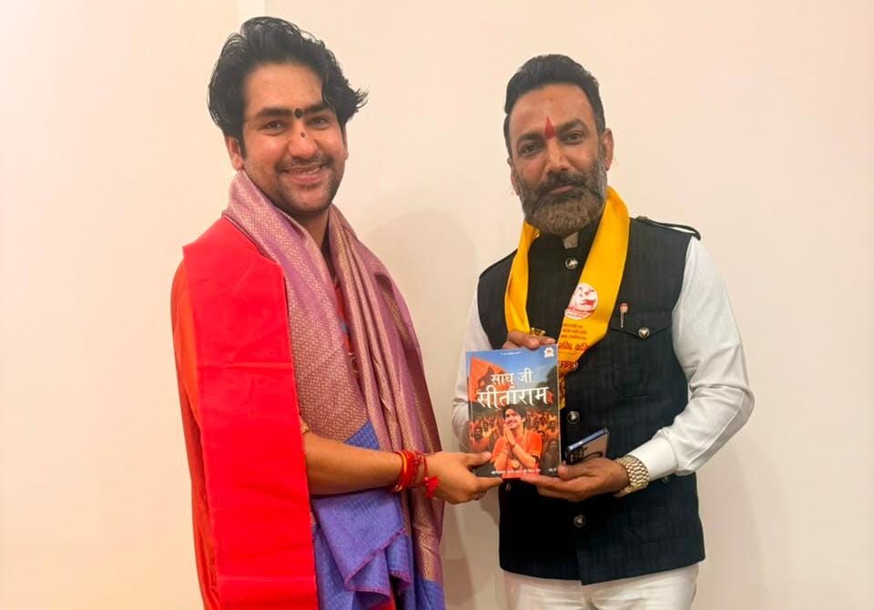 वीरेन्द्र सिंह तोमर से बागेश्वर धाम सरकार ने कहा : छत्तीसगढ़िया सबले बढिया !!