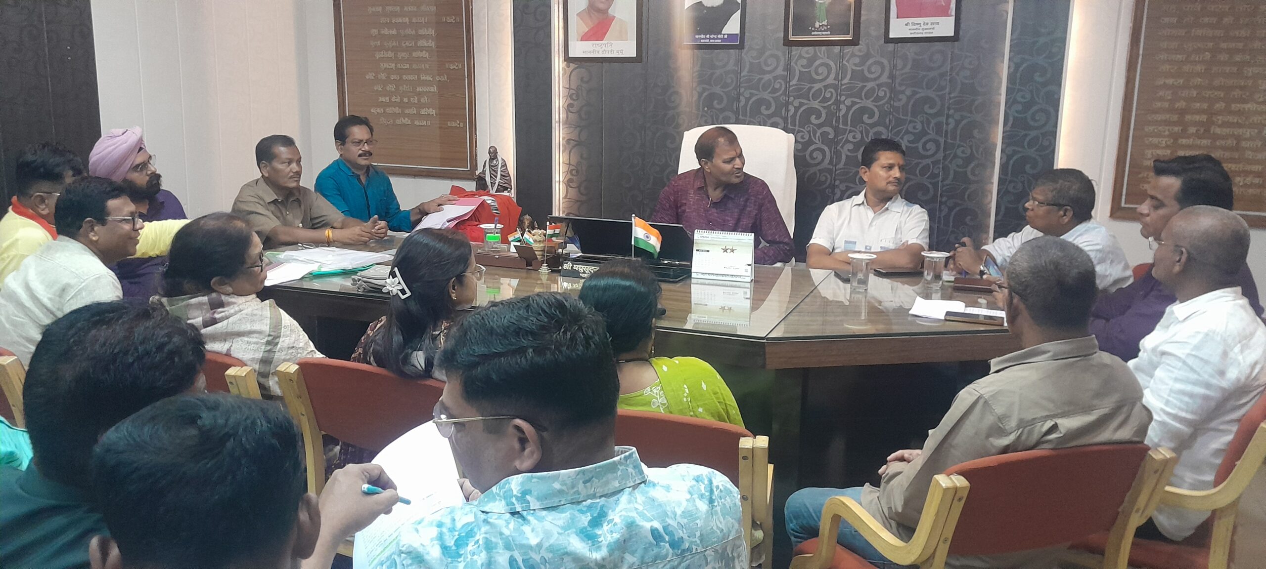 महापौर परिषद की बैठक में विकास कार्यों को मिली हरी झंडी : पाइपलाइन विस्तार, नाला निर्माण और निगम की दुकानों के जीर्णोद्धार पर लगी मुहर