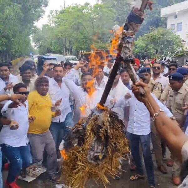छात्रों की आवाज दबाने के लिए राहुल गांधी समेत विपक्षी नेताओं पर पुलिस कार्रवाई लोकतंत्र पर हमला : कांग्रेस