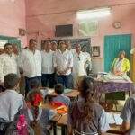 टांकापारा स्कूल में कीचड़ से गुजरने की मजबूरी, जर्जर भवन की छत से टपक रहा पानी : जितेन्द्र मुदलियार