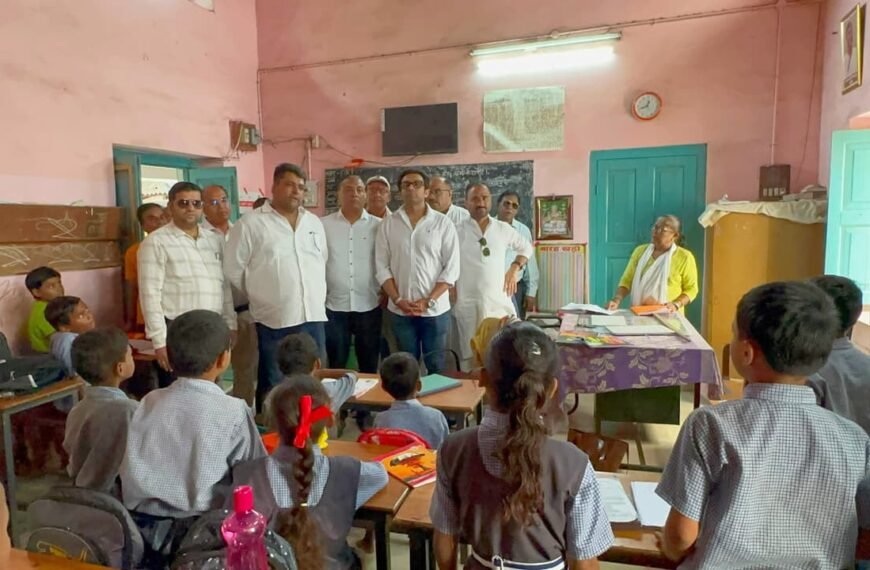टांकापारा स्कूल में कीचड़ से गुजरने की मजबूरी, जर्जर भवन&hellip;