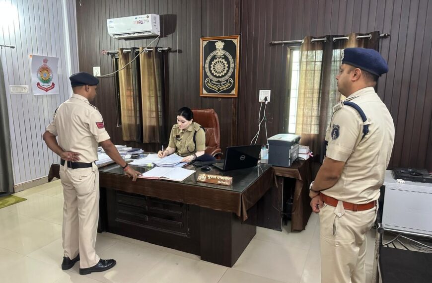 पुलिस अधीक्षक अंकिता शर्मा का डोंगरगढ़ थाने में औचक निरीक्षण,&hellip;