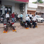 सर्विस रोड और नो पार्किंग में वाहन खड़े करने वालों पर पुलिस सख्त, दो दिन में 87 चालान, ₹27,300 जुर्माना वसूला