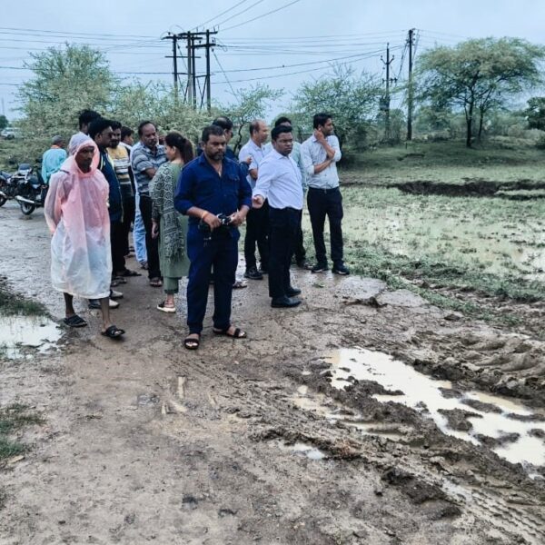 खुटेरी में 3.28 एकड़ शासकीय भूमि से हटा अवैध कब्जा, ट्रैक्टर चलाकर समतल की गई भूमि