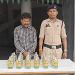 महाराष्ट्र निर्मित अवैध शराब का परिवहन कर रहा बुजुर्ग गिरफ्तार, मोटरसाइकिल और 40 पौवा शराब जप्त