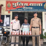 डोंगरगढ़ पुलिस की कार्रवाई: 54 हजार की अवैध शराब व बाइक जब्त, युवक गिरफ्तार
