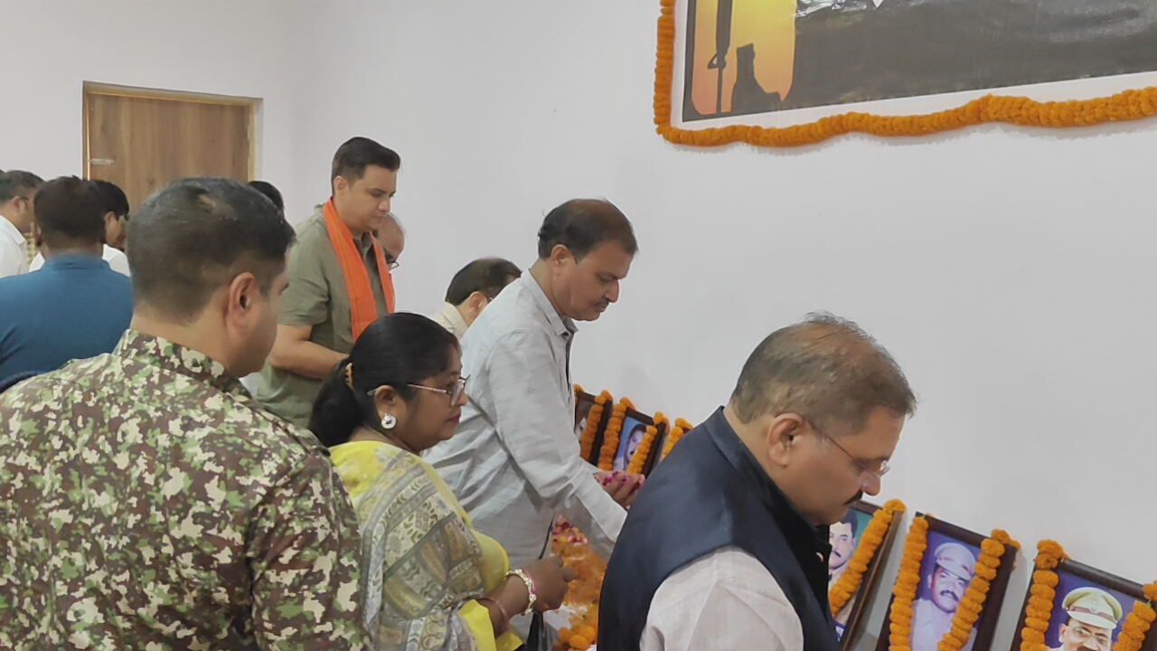कोरकोट्टी हमले की 17वीं बरसी : शहीद एसपी विनोद चौबे समेत 29 वीर जवानों को राजनांदगांव पुलिस ने दी भावभीनी श्रद्धांजलि