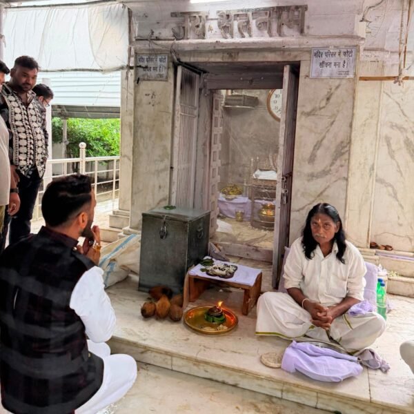 गिरौदपुरी गादी के समक्ष शीश नवा, पूजापाठ कर तोमर ने लिया आशीर्वाद !