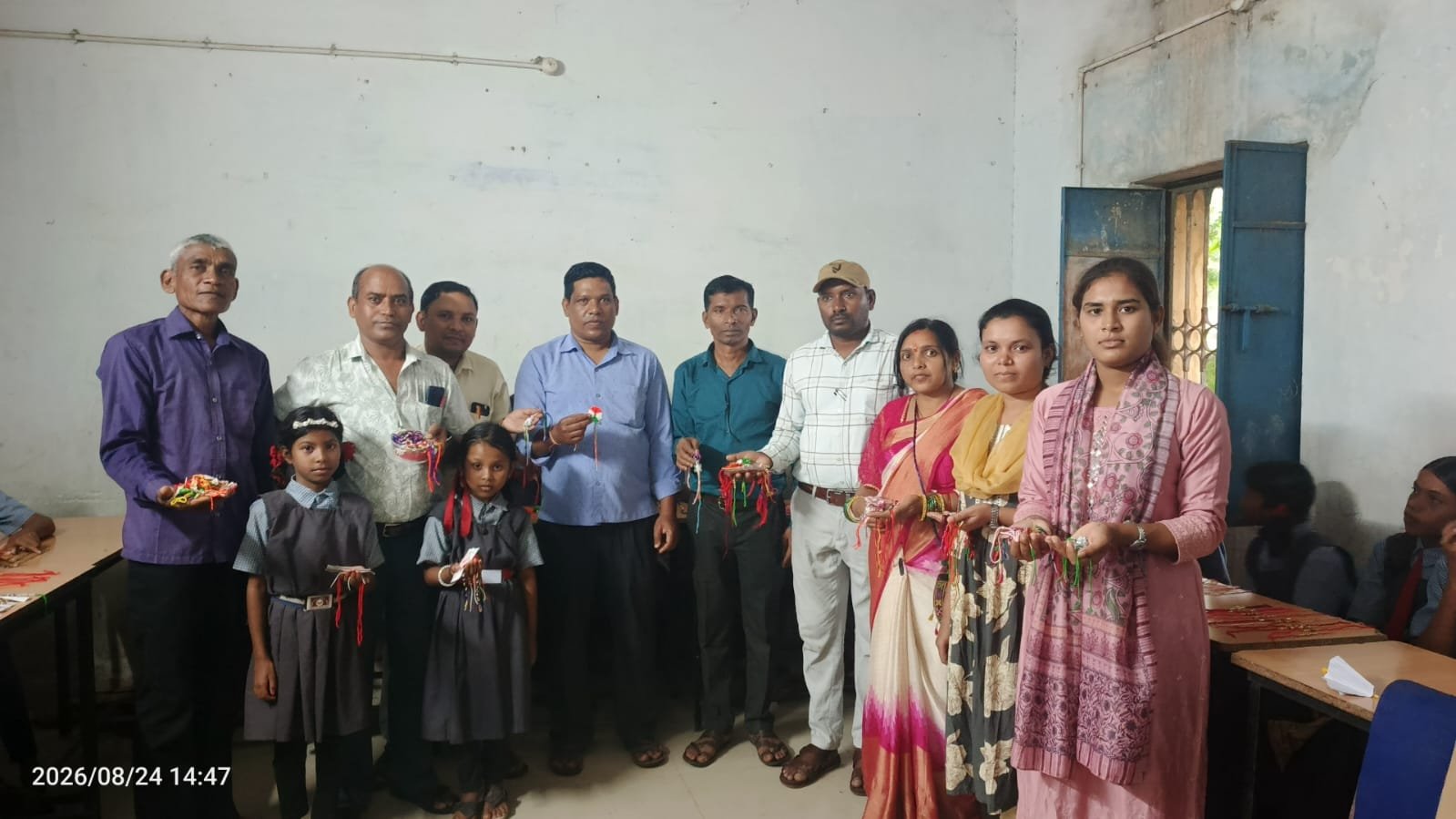 बच्चों ने बनाई राखियां, स्कूल में लगाया स्टॉल; 8-10 साल से जारी है नवाचार