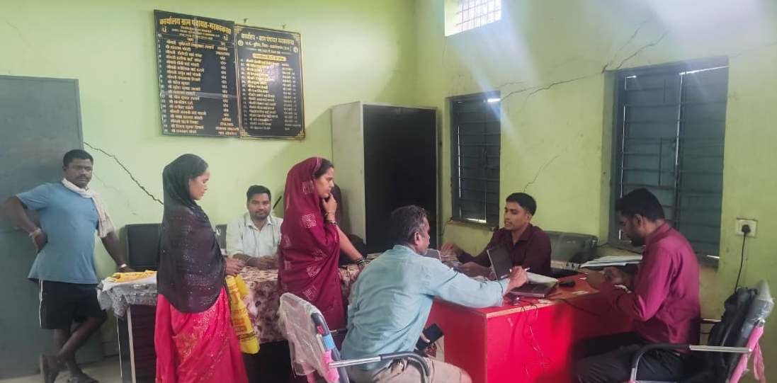 मरकाकसा, सेवताटोला और लखोली वार्ड में मोबाइल कैंप आयोजित, श्रमिकों के हुए पंजीयन व ई-केवाईसी