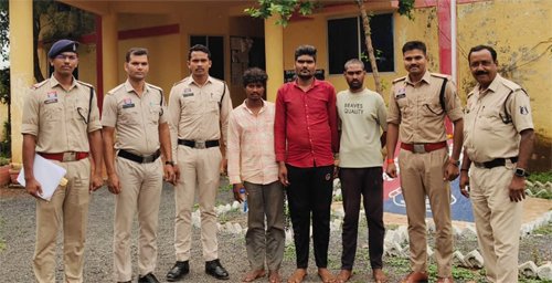 पिकअप में क्रूरतापूर्वक ठूंसकर ले जाई जा रही 6 गायें&hellip;