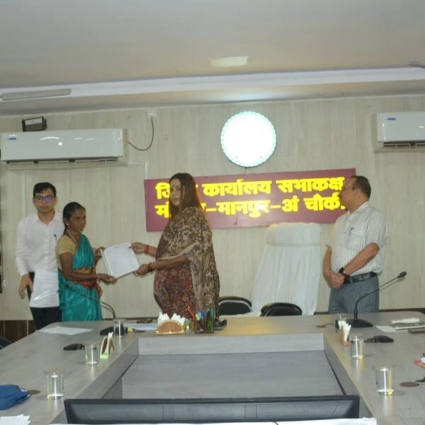 नक्सल पीड़ित 5 परिवारों के सदस्यों को मिली सरकारी नौकरी, कलेक्टर तनुजा सलाम ने सौंपे नियुक्ति पत्र