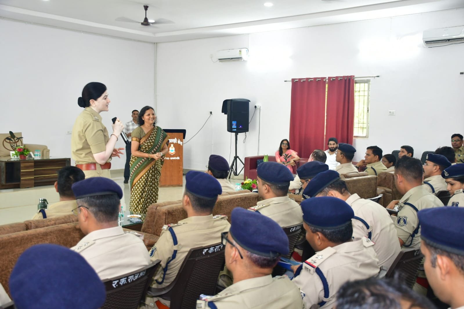 राजनांदगांव रेंज में ‘पेशेवर आचरण व मानसिक लचीलापन’ पर प्रशिक्षण संपन्न, तनाव मुक्त होकर बेहतर काम करने दिए गुर