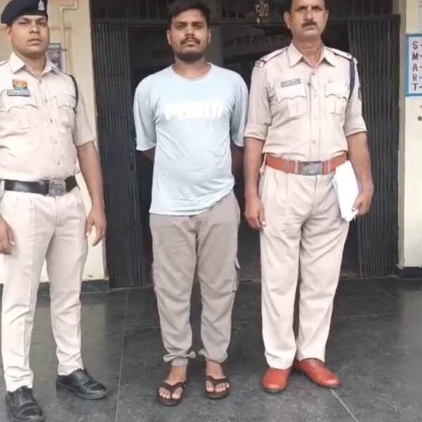 ₹5,000 का इनामी फरार आरोपी ‘छोटे कट्टी’ चढ़ा पुलिस के हत्थे, शराब तस्करी मामले में&hellip;