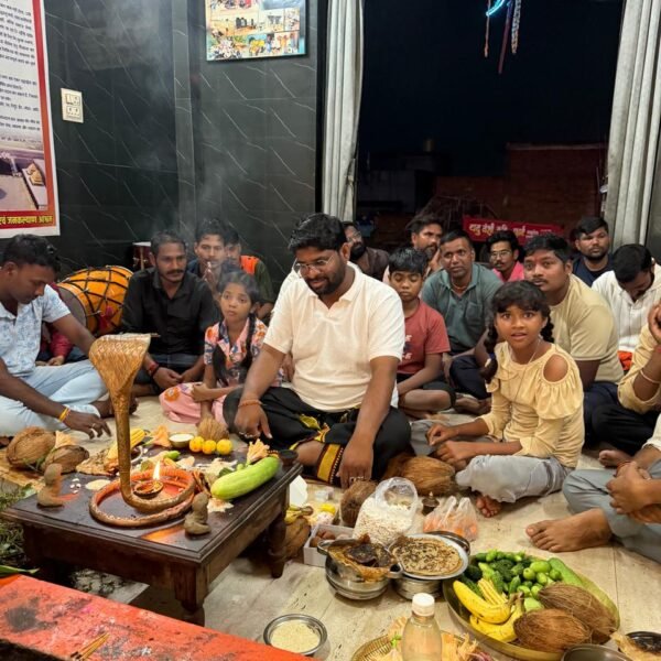 शक्तिधाम में औषधीय जड़ी-बूटियों से हुई नागदेवता की पूजा