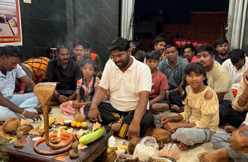 शक्तिधाम में औषधीय जड़ी-बूटियों से हुई नागदेवता की पूजा