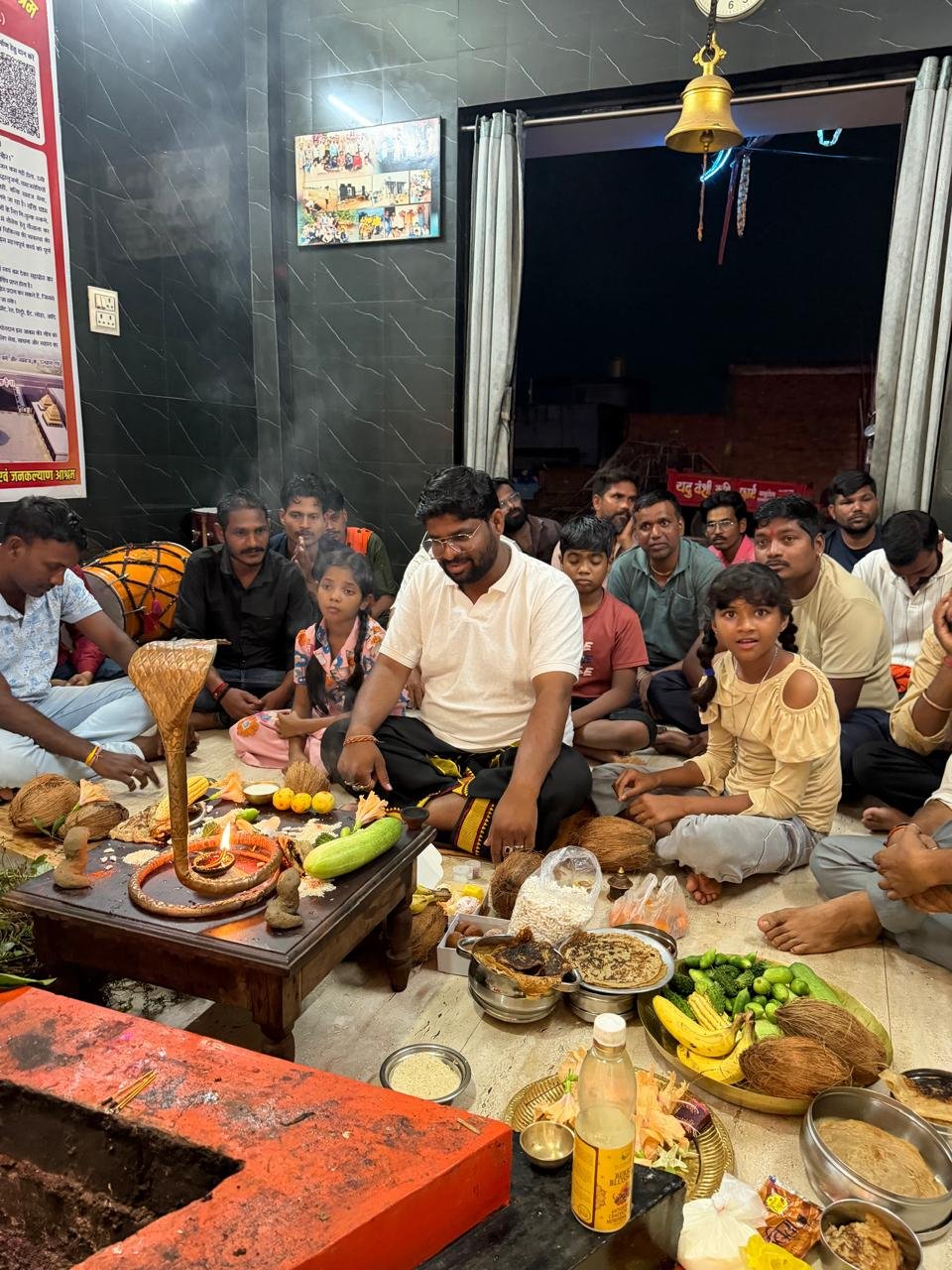 शक्तिधाम में औषधीय जड़ी-बूटियों से हुई नागदेवता की पूजा