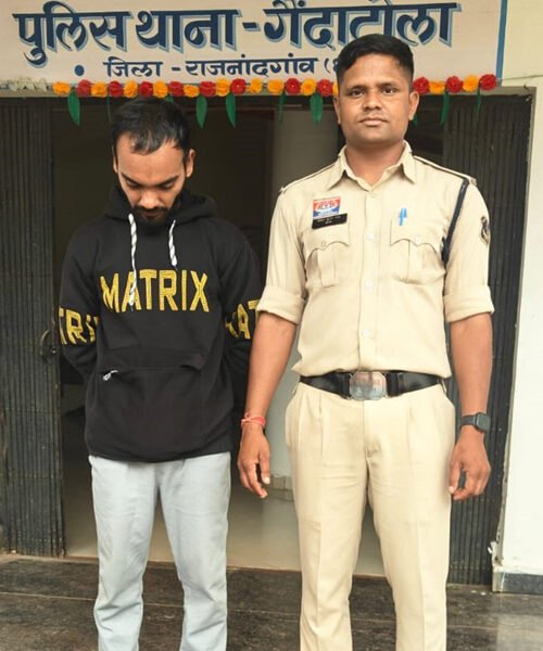 फर्जी सिम एक्टिवेट कर बेचने वाला फरार शातिर गिरफ्तार, ओप्पो-रियलमी मोबाइल व 238 ब्लैंक सिम&hellip;