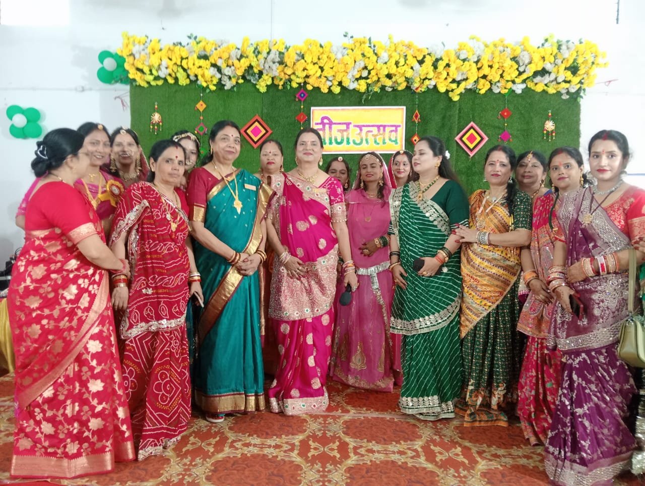 तीज गीतों पर थिरके कदम : सोलह श्रृंगार में सजीं महिलाएं, राजपूती संस्कृति के रंग में रंगा तीज महोत्सव
