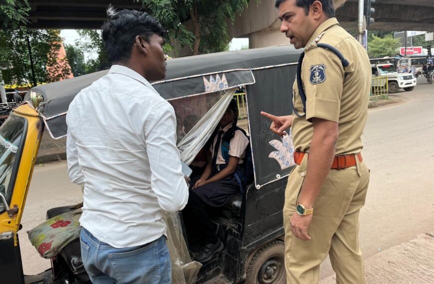 स्कूली ऑटो चालकों एवं बच्चों को यातायात सुरक्षा के प्रति&hellip;