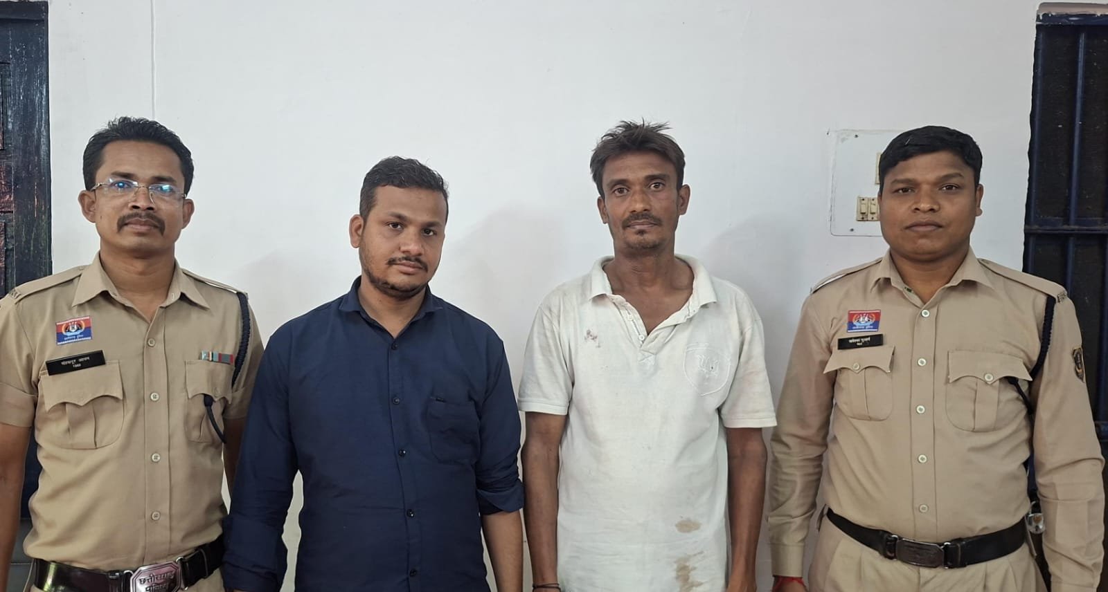 चौकी चिखली पुलिस की कार्यवाही, अवैध शराब बिक्री करने वाले एवं शराब पिलाने का समान मुहैया कराने वाले आरोपीयों पर कार्यवाही