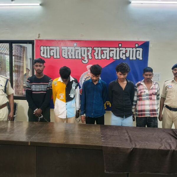 राजनांदगांव में गणेश विसर्जन झांकी के दौरान पुलिस की चौकसी, 8 बदमाश आर्म्स एक्ट में&hellip;