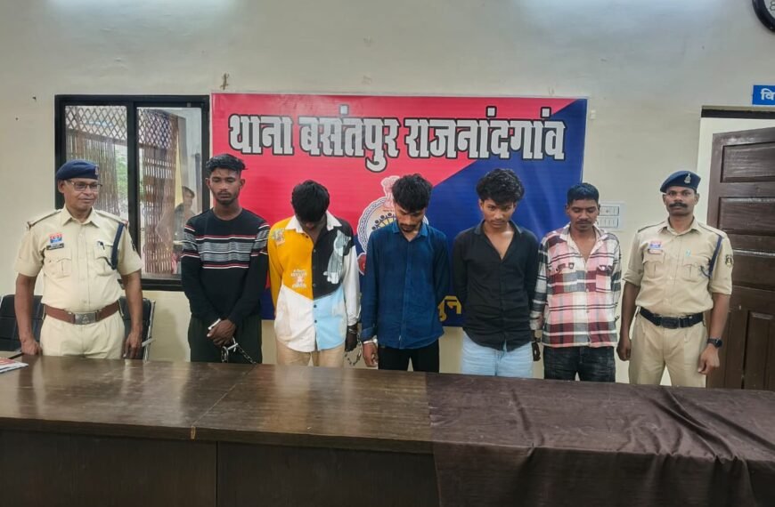राजनांदगांव में गणेश विसर्जन झांकी के दौरान पुलिस की चौकसी,&hellip;