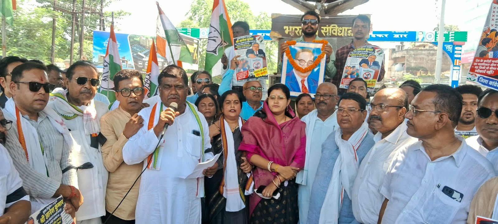 जिला कांग्रेस का हल्लाबोल : ‘वोट चोर, गद्दी छोड़ो’ के नारों से गूंजा शहर, पुतला फूंका