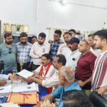 गोल बाजार के मटन एवं मछली मार्केट को बंद करने विश्व हिंदू परिषद-बजरंग दल ने सौंपा ज्ञापन