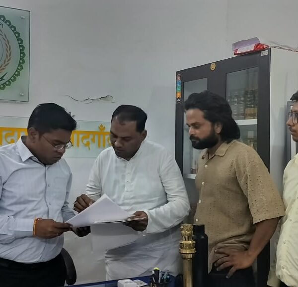आवसीय पट्टा योजना सर्वे में अनियमितता, आसिफ अली ने प्रशासन को घेरा