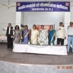 कमला कॉलेज में 250 से अधिक छात्राओं ने किया योग, सीखे आत्मरक्षा के गुर