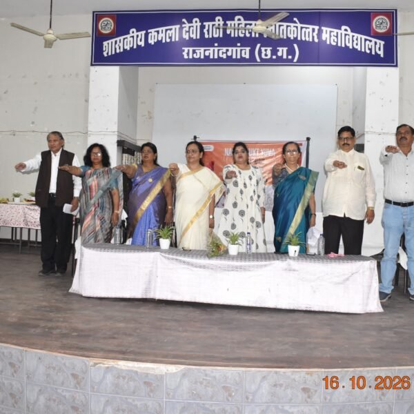 कमला कॉलेज में 250 से अधिक छात्राओं ने किया योग, सीखे आत्मरक्षा के गुर