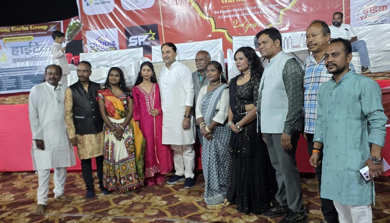 नवरंग गरबा नाइट के अंतिम दिन उमड़ा उत्साह, पारंपरिक गीतों पर जमकर थिरके प्रतिभागी