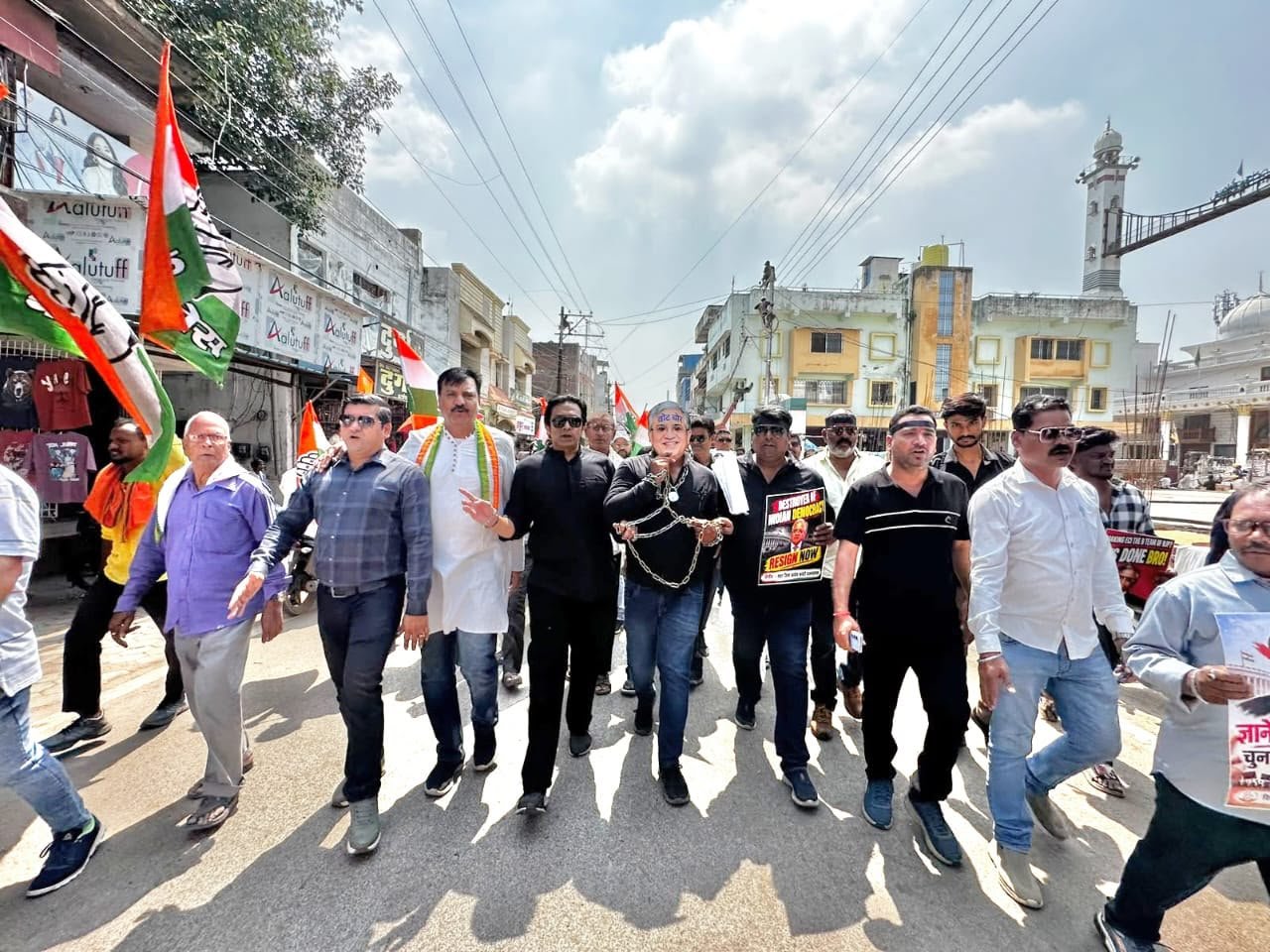 वोट बचाओ-देश बचाओ मार्च में शहर कांग्रेस का उग्र प्रदर्शन, ज्ञानेश कुमार का पुतला दहन
