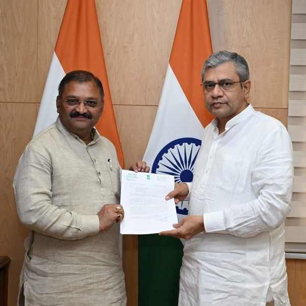 डोंगरगढ़ रेलवे स्टेशन पर पीट लाइन स्थापना की मांग, केंद्रीय रेल मंत्री ने दिया आश्वासन