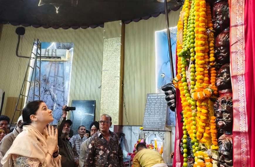 नवरात्रि के अंतिम दिन मां पाताल भैरवी के दरबार पहुंचीं&hellip;
