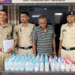 जूते-चप्पलों की दुकान की आड़ में बेच रहा था अवैध शराब, 145 पौवा शराब के साथ आरोपी गिरफ्तार