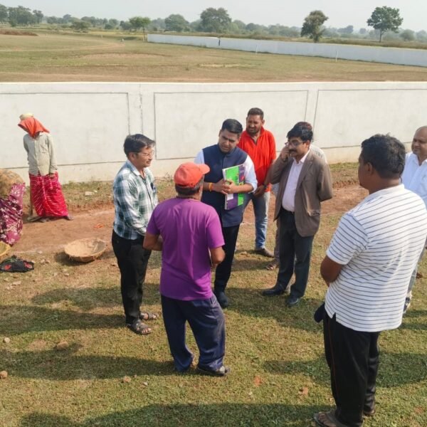 कलेक्टर जितेन्द्र यादव ने ग्राम सुंदरा में विकास कार्यों का किया औचक निरीक्षण