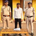 पुरानी रंजिश को लेकर महिला और बच्चों को चाकू दिखाकर धमकाने वाला आरोपी गिरफ्तार