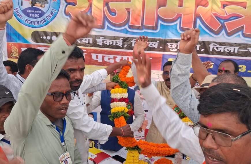 छुरिया में राजमिस्त्री संघ की विशाल पदयात्रा से गूंजा श्रमिकों&hellip;