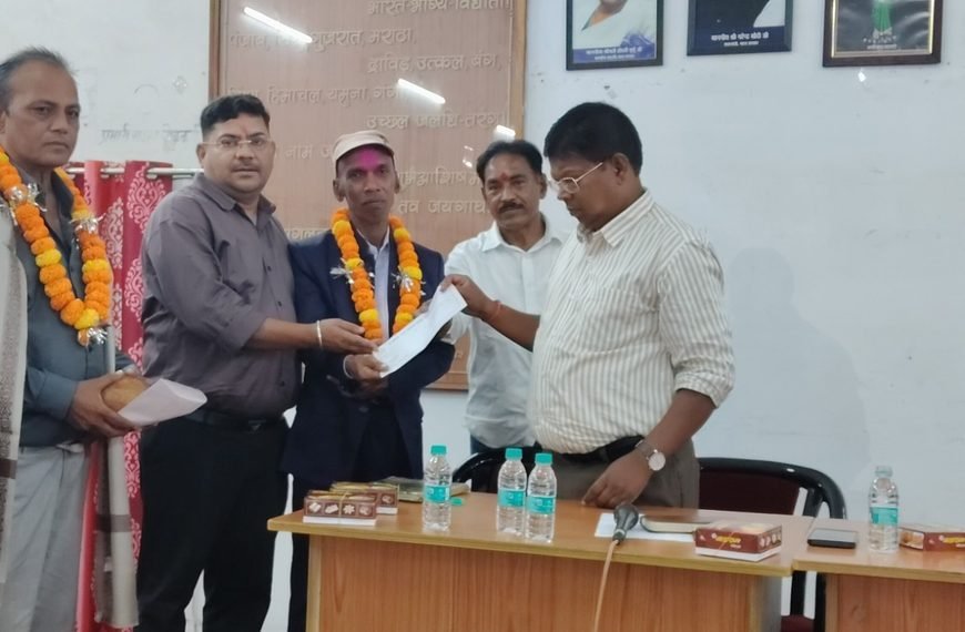 प्रेमलाल देवांगन एवं किशोर ठाकुर को सेवानिवृत्त होने पर दी&hellip;